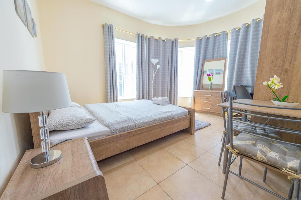 Luxury Escapes - Modern Budget Studio With Balcony In Jlt! Dubai Exterior photo